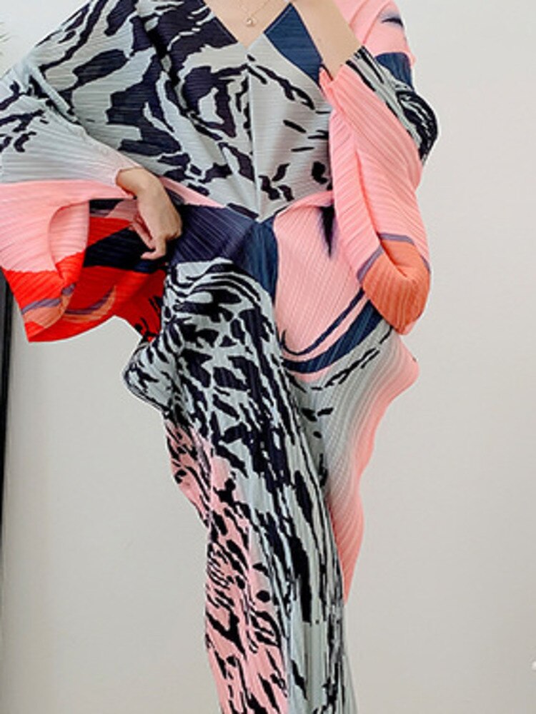 Spring Fashion Pleated V-neck Batwing Sleeve Dress Women Loose Waist Color Block Printing Temperament Clothing
