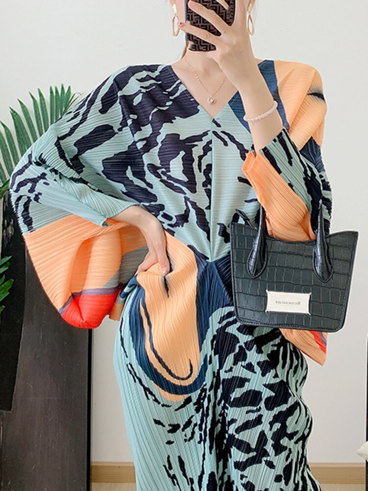 Spring Fashion Pleated V-neck Batwing Sleeve Dress Women Loose Waist Color Block Printing Temperament Clothing