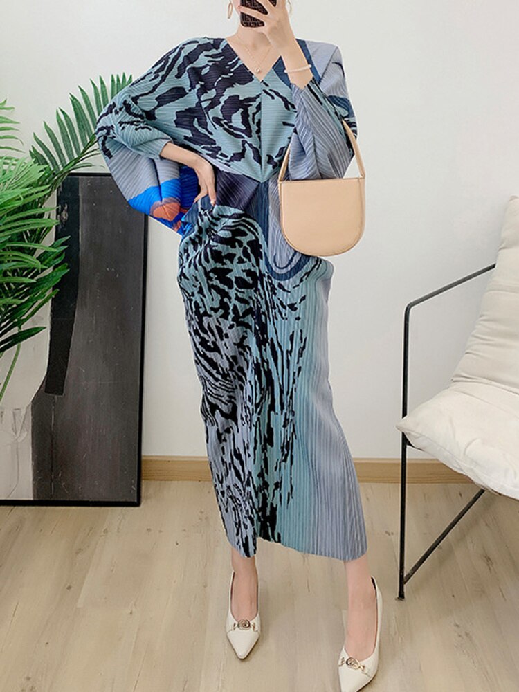 Spring Fashion Pleated V-neck Batwing Sleeve Dress Women Loose Waist Color Block Printing Temperament Clothing